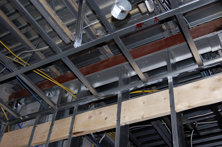 Ceiling with steel and wood under construction